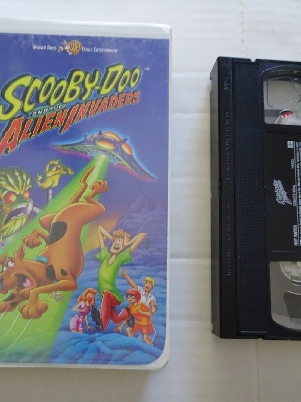 Scooby-Doo and the Alien Invaders - VHS Tape - 2000 - Clam Shell - Warner Bros.